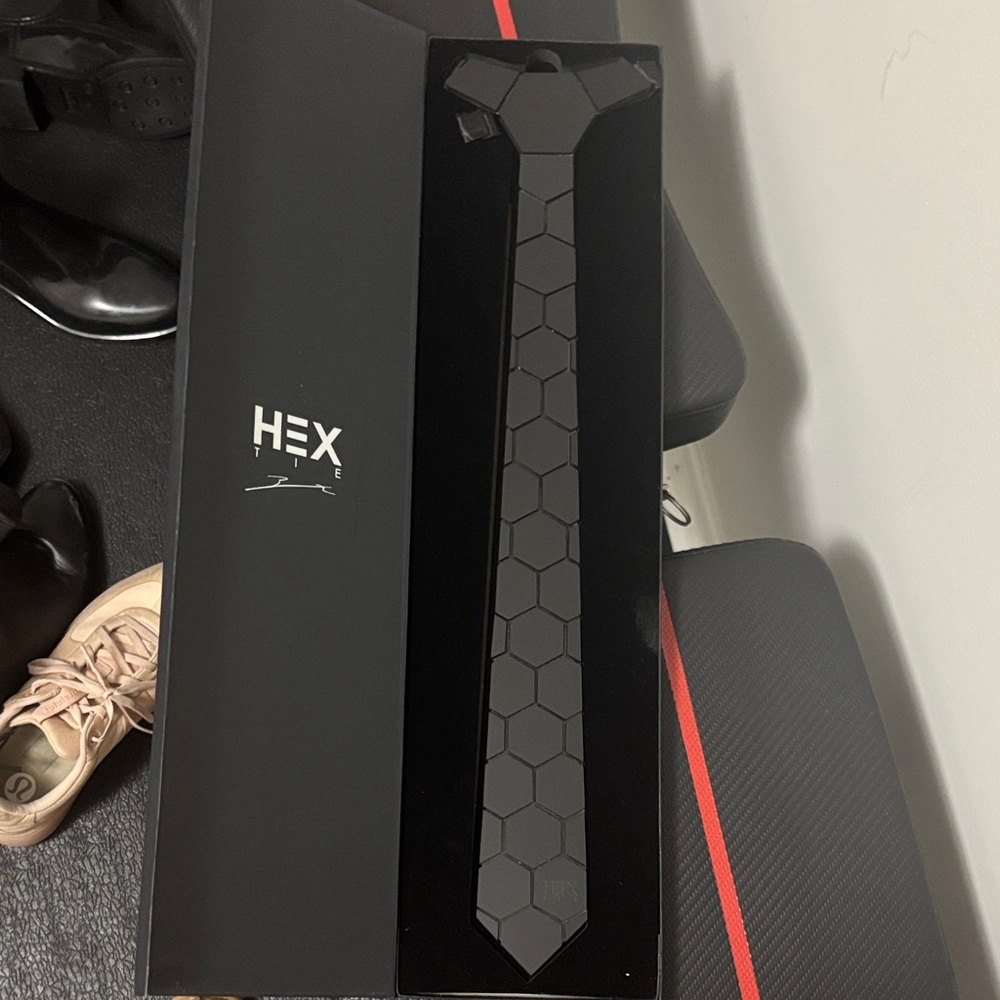 HEX Black Tie
